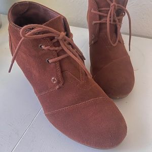 Toms burnt orange wedge booties
